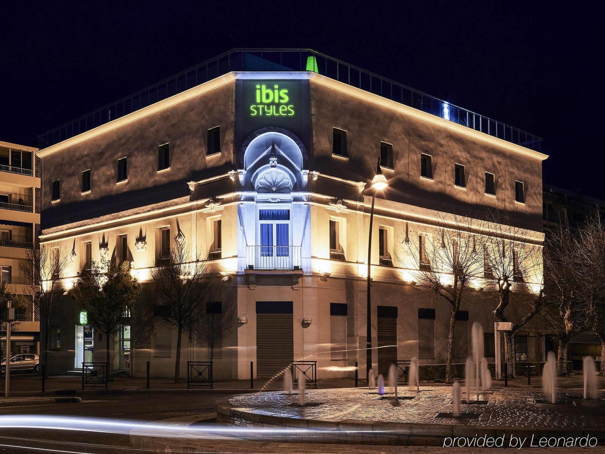 Hotel Ibis Styles Rooftop & 3*